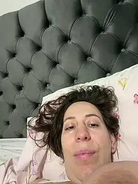 Stripchat Free Live Porn of Renattasweetboobs