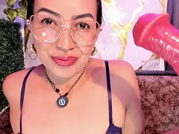 Stripchat Best live sex cam show of MeleekXXX_