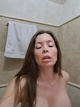 Stripchat Free Porn Cam of karina_warthon