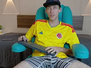 Stripchat Live Sex of Max_saenz