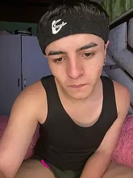 Stripchat Free Porn Cam of KennyMcCormick_