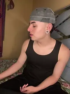 Stripchat Free Porn Cam of KennyMcCormick_