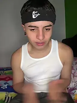 Stripchat Free Porn Cam of KennyMcCormick_